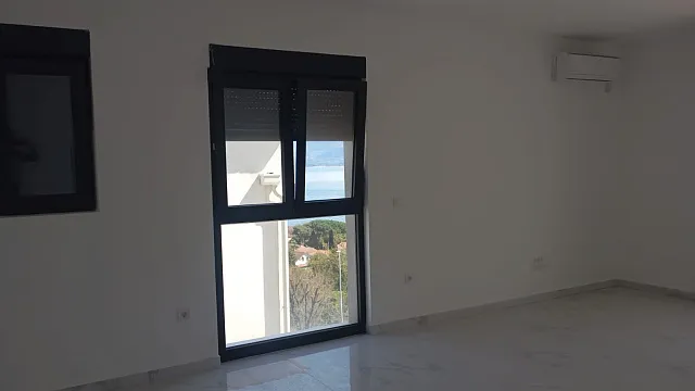 Zweizimmerwohnung – 76 m² mit großer Terrasse, Meerblick und zwei Parkplätzen